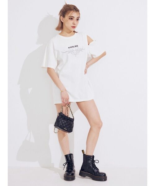 EVRIS（エヴリス）の「ショルダーカッティングBIGTシャツ（Tシャツ/カットソー・レディース・ベージュ/ホワイト/ブルー・FREE）」の8枚目の写真