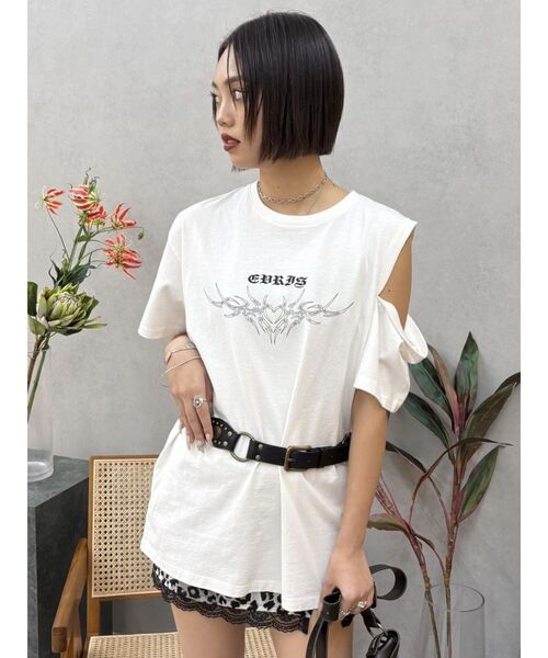 EVRIS（エヴリス）の「ショルダーカッティングBIGTシャツ（Tシャツ/カットソー・レディース・ベージュ/ホワイト/ブルー・FREE）」の11枚目の写真