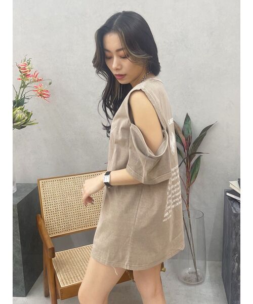 EVRIS（エヴリス）の「ショルダーカッティングBIGTシャツ（Tシャツ/カットソー・レディース・ベージュ/ホワイト/ブルー・FREE）」の16枚目の写真