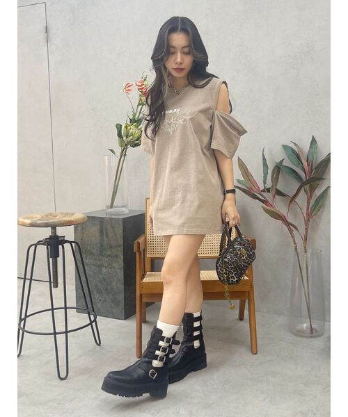 EVRIS（エヴリス）の「ショルダーカッティングBIGTシャツ（Tシャツ/カットソー・レディース・ベージュ/ホワイト/ブルー・FREE）」の18枚目の写真