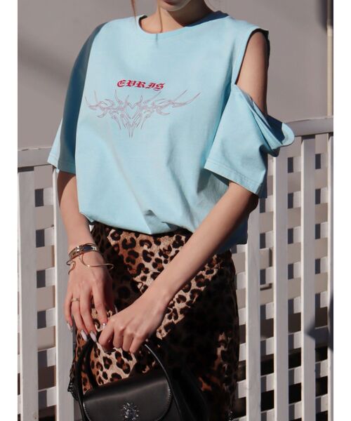 EVRIS（エヴリス）の「ショルダーカッティングBIGTシャツ（Tシャツ/カットソー・レディース・ベージュ/ホワイト/ブルー・FREE）」の21枚目の写真