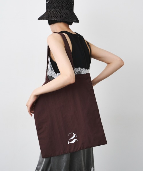 LE VERNIS（ル・ベルニ）の「LE VERNIS(ル・ベルニ)《A4サイズ対応》撥水Tote bag -DEUX-（ショルダーバッグ・レディース・グレー/ブラウン・FREE）」の2枚目の写真