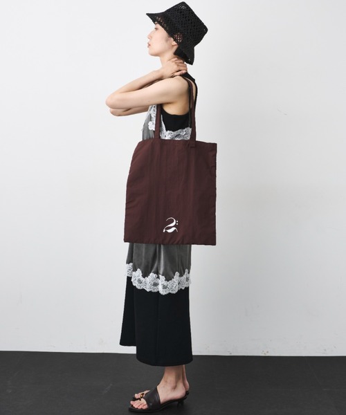 LE VERNIS（ル・ベルニ）の「LE VERNIS(ル・ベルニ)《A4サイズ対応》撥水Tote bag -DEUX-（ショルダーバッグ・レディース・グレー/ブラウン・FREE）」の5枚目の写真