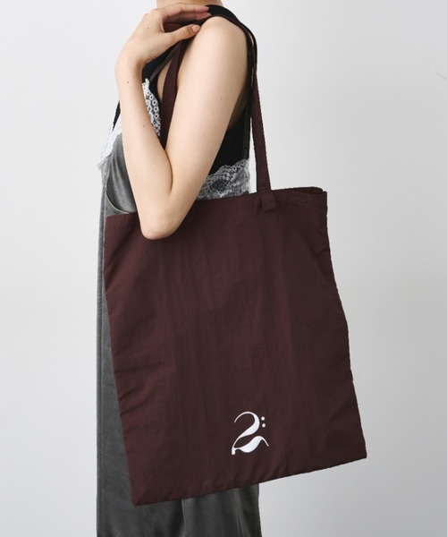 LE VERNIS（ル・ベルニ）の「LE VERNIS(ル・ベルニ)《A4サイズ対応》撥水Tote bag -DEUX-（ショルダーバッグ・レディース・グレー/ブラウン・FREE）」の4枚目の写真