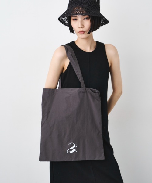 LE VERNIS（ル・ベルニ）の「LE VERNIS(ル・ベルニ)《A4サイズ対応》撥水Tote bag -DEUX-（ショルダーバッグ・レディース・グレー/ブラウン・FREE）」の14枚目の写真