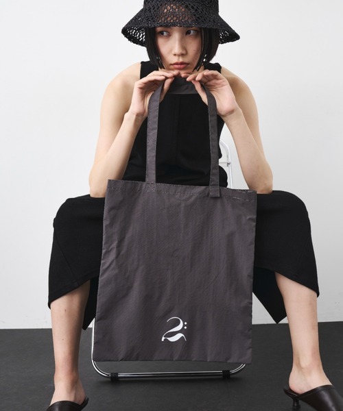 LE VERNIS（ル・ベルニ）の「LE VERNIS(ル・ベルニ)《A4サイズ対応》撥水Tote bag -DEUX-（ショルダーバッグ・レディース・グレー/ブラウン・FREE）」の17枚目の写真
