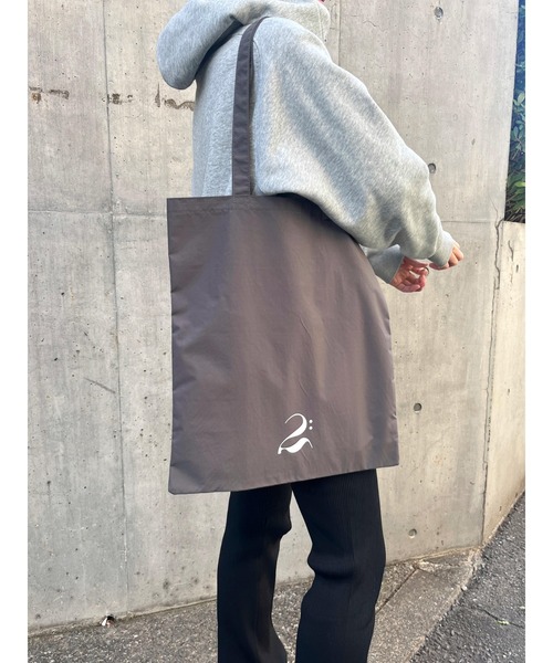LE VERNIS（ル・ベルニ）の「LE VERNIS(ル・ベルニ)《A4サイズ対応》撥水Tote bag -DEUX-（ショルダーバッグ・レディース・グレー/ブラウン・FREE）」の18枚目の写真