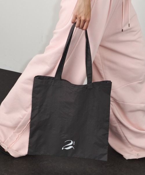 LE VERNIS（ル・ベルニ）の「LE VERNIS(ル・ベルニ)《A4サイズ対応》撥水Tote bag -DEUX-（ショルダーバッグ・レディース・グレー/ブラウン・FREE）」の11枚目の写真