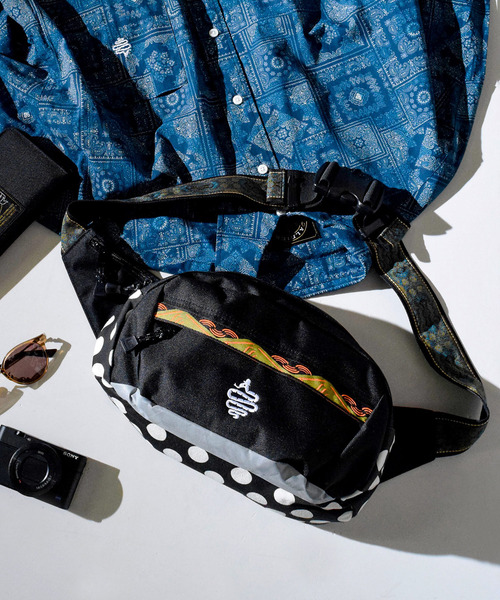 ALDIES（アールディーズ）の「Reflection Waist Bag / リフレクションウエストバッグ（ショルダーバッグ・メンズ・マルチ/ブラック・FREE）」の2枚目の写真