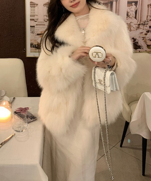 Mela(メラ)の「FAKE FUR COAT(その他アウター・レディース・ブラック/チャコールグレー/グレイッシュベージュ/ホワイト/ベージュ・FREE)」の2枚目の写真