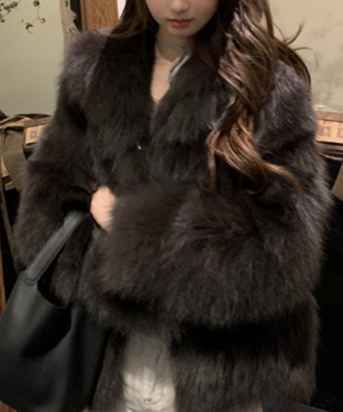 Mela(メラ)の「FAKE FUR COAT(その他アウター・レディース・ブラック/チャコールグレー/グレイッシュベージュ/ホワイト/ベージュ・FREE)」の4枚目の写真