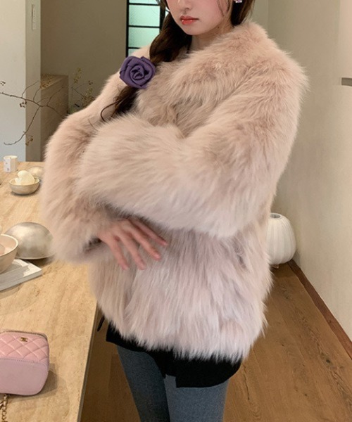Mela(メラ)の「FAKE FUR COAT(その他アウター・レディース・ブラック/チャコールグレー/グレイッシュベージュ/ホワイト/ベージュ・FREE)」の16枚目の写真