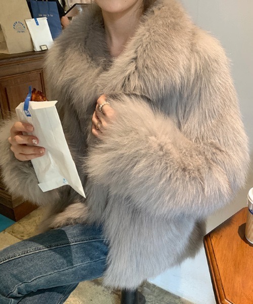 Mela(メラ)の「FAKE FUR COAT(その他アウター・レディース・ブラック/チャコールグレー/グレイッシュベージュ/ホワイト/ベージュ・FREE)」の14枚目の写真