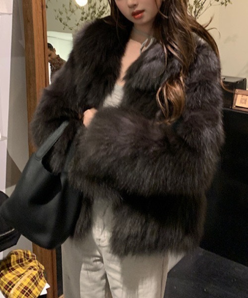 Mela(メラ)の「FAKE FUR COAT(その他アウター・レディース・ブラック/チャコールグレー/グレイッシュベージュ/ホワイト/ベージュ・FREE)」の7枚目の写真