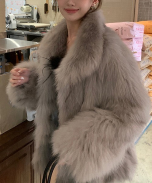 Mela(メラ)の「FAKE FUR COAT(その他アウター・レディース・ブラック/チャコールグレー/グレイッシュベージュ/ホワイト/ベージュ・FREE)」の12枚目の写真