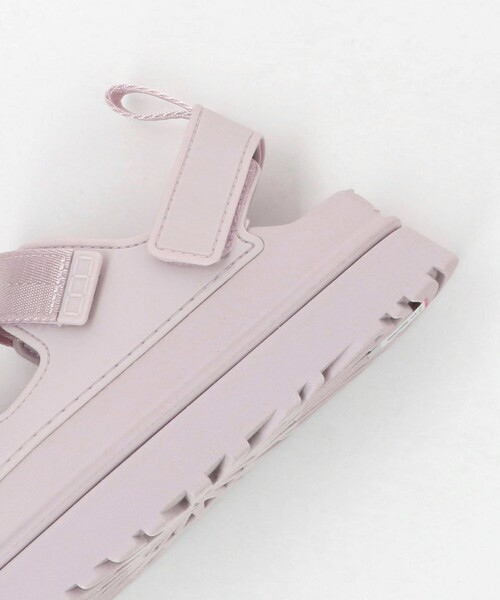 UGG(アグ)の「<UGG>ゴールデングロウ サンダル(サンダル・レディース・ナチュラル/ブラック/ライラック・5/7/8/6)」の18枚目の写真