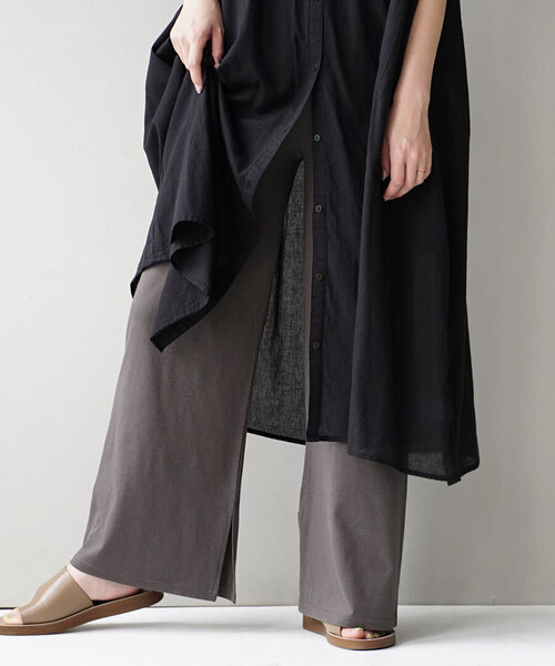 zootie(ズーティー)の「【重ねるだけでコーデが華やぐ。】 URBAN PLUS レイヤード専用 ペチパンツ(その他パンツ・レディース・ライトベージュ/ブラック/ライトブルー/オフホワイト/グレイッシュブルー/チャコール/ネイビー・フリー)」の4枚目の写真