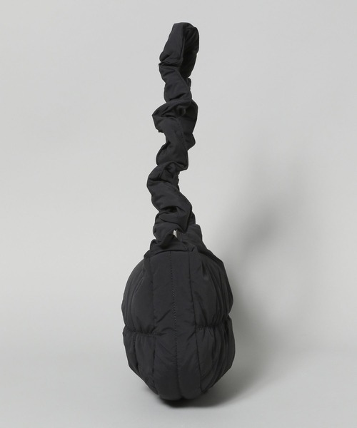 A part by（アパートバイ）の「ギャザーシャーリングショルダーバッグ（ショルダーバッグ・レディース・ブラック/アイボリー・FREE）」の6枚目の写真