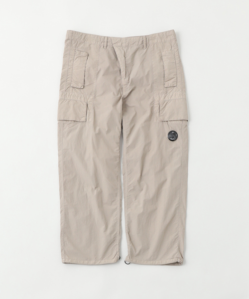C.P. COMPANY(シーピーカンパニー)の「C.P. Company / シーピーカンパニー FLATT NYLON OVERSIZE PANTS 51223025(カーゴパンツ・メンズ・ブラック/カーキ・MEDIUM/SMALL)」の1枚目の写真