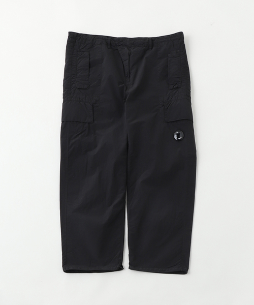 C.P. COMPANY(シーピーカンパニー)の「C.P. Company / シーピーカンパニー FLATT NYLON OVERSIZE PANTS 51223025(カーゴパンツ・メンズ・ブラック/カーキ・MEDIUM/SMALL)」の2枚目の写真