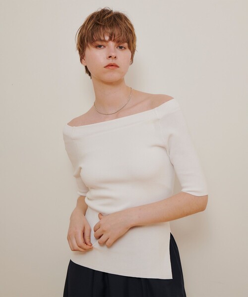 allureville(アルアバイル)の「2WAY ネック5分袖プルオーバー(ニット/セーター・レディース・オフホワイト/ダークネイビー/ネイビー/オレンジ・2)」の3枚目の写真