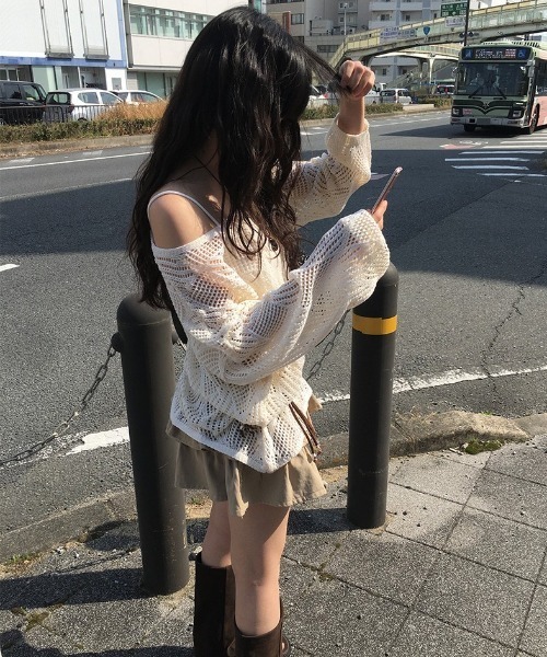 anyonemore（エニワンモア）の「ベルト付きメッシュニット+パット付きキャミソールセット（ニット/セーター・レディース・ベージュ/ブラック・FREE）」の3枚目の写真