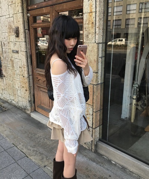 anyonemore（エニワンモア）の「ベルト付きメッシュニット+パット付きキャミソールセット（ニット/セーター・レディース・ベージュ/ブラック・FREE）」の7枚目の写真