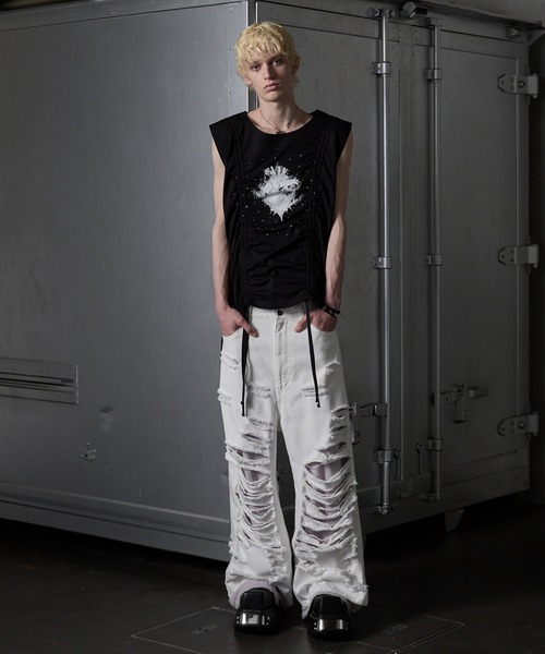 GRANCY シャーリングデザインラインストーングラフィックノースリーブT GRANCY（グランシー）の「【GRANCY】Shirring Design Rhinestone