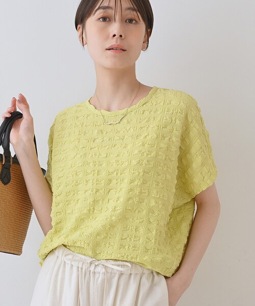 INDIVI(インディヴィ)の「【洗える/凹凸素材/UVケア】コンパクトトップス(Tシャツ/カットソー・レディース・スモーキーグリーン系/ブラック/ネイビー/ホワイト・13/05/15 /38/34)」の1枚目の写真