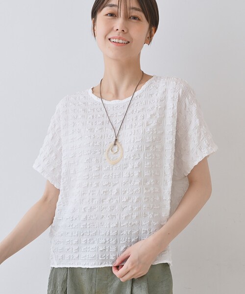 INDIVI(インディヴィ)の「【洗える/凹凸素材/UVケア】コンパクトトップス(Tシャツ/カットソー・レディース・スモーキーグリーン系/ブラック/ネイビー/ホワイト・13/05/15 /38/34)」の2枚目の写真