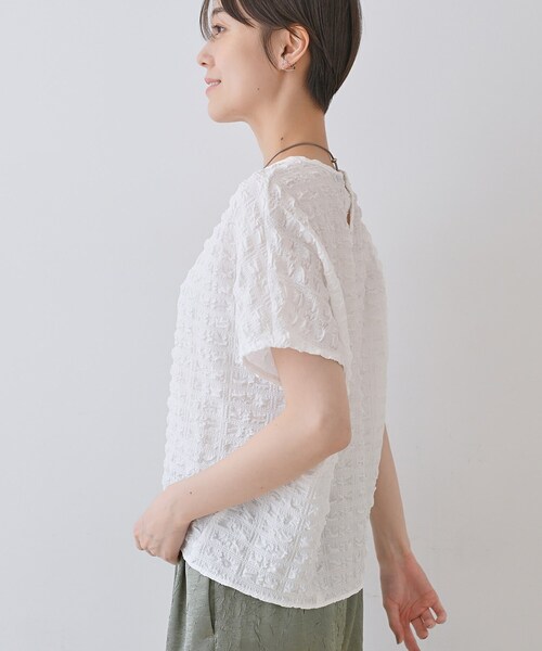 INDIVI(インディヴィ)の「【洗える/凹凸素材/UVケア】コンパクトトップス(Tシャツ/カットソー・レディース・スモーキーグリーン系/ブラック/ネイビー/ホワイト・13/05/15 /38/34)」の15枚目の写真