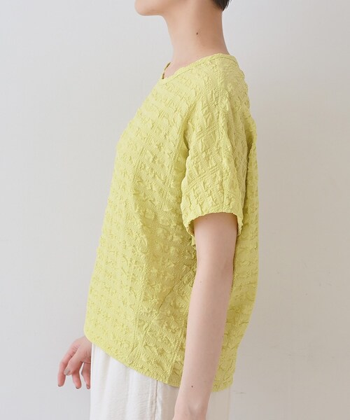INDIVI(インディヴィ)の「【洗える/凹凸素材/UVケア】コンパクトトップス(Tシャツ/カットソー・レディース・スモーキーグリーン系/ブラック/ネイビー/ホワイト・13/05/15 /38/34)」の8枚目の写真
