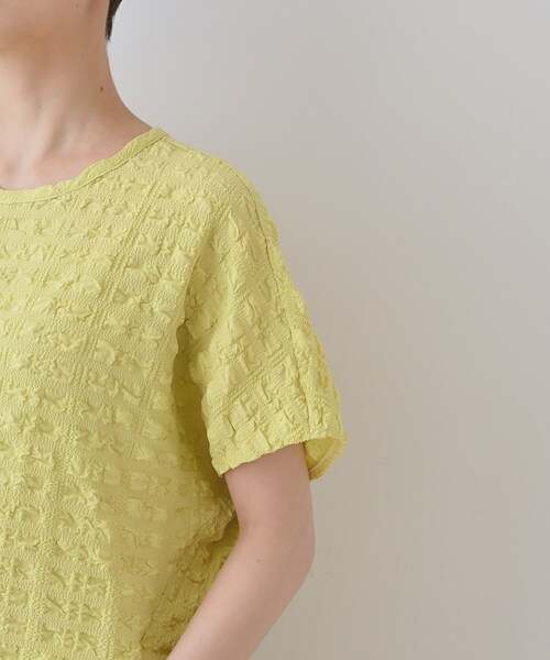 INDIVI(インディヴィ)の「【洗える/凹凸素材/UVケア】コンパクトトップス(Tシャツ/カットソー・レディース・スモーキーグリーン系/ブラック/ネイビー/ホワイト・13/05/15 /38/34)」の12枚目の写真