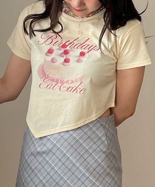 Mi-je(ミジェ)の「ケーキモチーフ半袖Tシャツ【韓国ファッション】(Tシャツ/カットソー・レディース・レッド/クリーム・F)」の1枚目の写真