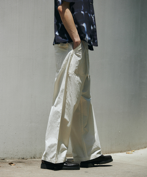 JOURNAL STANDARD（ジャーナルスタンダード）の「コットン リネン ベルテッド ワイド カット ベイカー パンツ（カーゴパンツ・メンズ・コバルトブルー/アイボリー/カーキ/ブラック系その他・SMALL/MEDIUM/LARGE）」の14枚目の写真