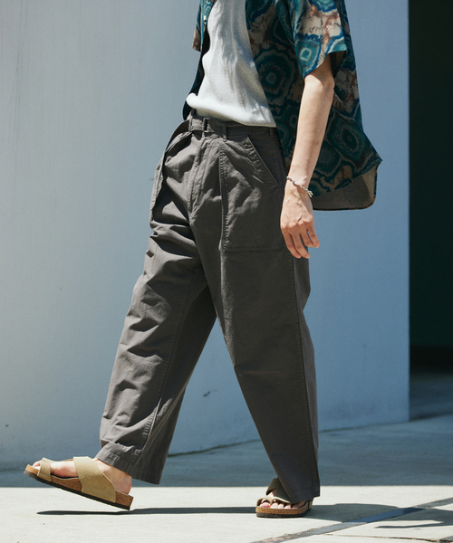 JOURNAL STANDARD（ジャーナルスタンダード）の「コットン リネン ベルテッド ワイド カット ベイカー パンツ（カーゴパンツ・メンズ・コバルトブルー/アイボリー/カーキ/ブラック系その他・SMALL/MEDIUM/LARGE）」の21枚目の写真