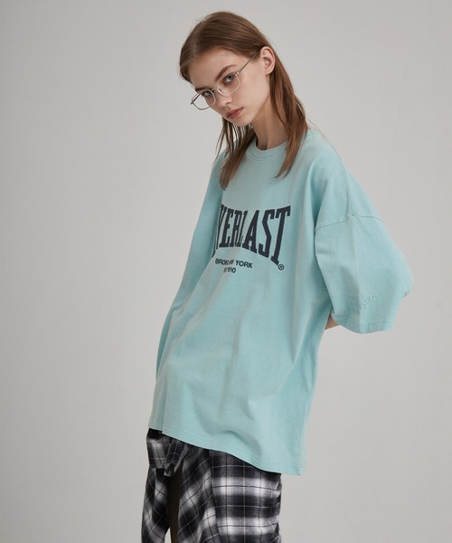 EVERLAST(スポーツ・ライフスタイル)(エバーラスト)の「EVERLAST/エバーラスト 別注 ヴィンテージ ピグメント加工 ブランドロゴ刺繍 クルーネック半袖Tシャツ(Tシャツ/カットソー・メンズ・オフホワイト/ライトブルー/ブラック・L/M)」の11枚目の写真