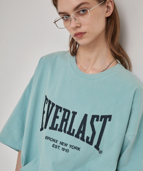 EVERLAST(スポーツ・ライフスタイル)(エバーラスト)の「EVERLAST/エバーラスト 別注 ヴィンテージ ピグメント加工 ブランドロゴ刺繍 クルーネック半袖Tシャツ(Tシャツ/カットソー・メンズ・オフホワイト/ライトブルー/ブラック・L/M)」の15枚目の写真