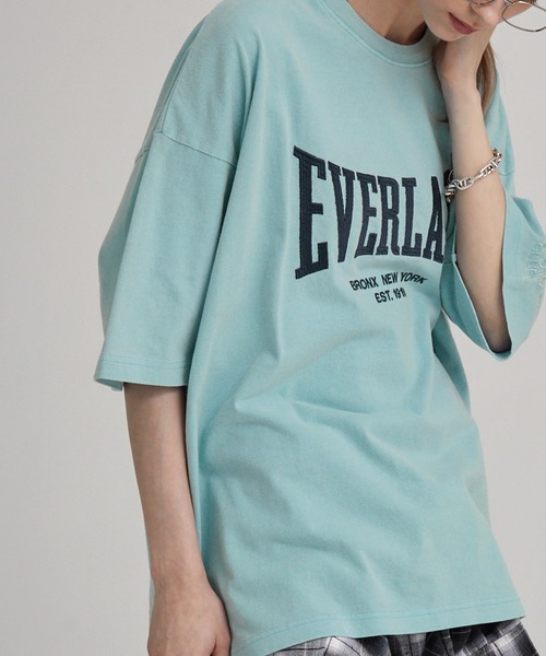EVERLAST(スポーツ・ライフスタイル)(エバーラスト)の「EVERLAST/エバーラスト 別注 ヴィンテージ ピグメント加工 ブランドロゴ刺繍 クルーネック半袖Tシャツ(Tシャツ/カットソー・メンズ・オフホワイト/ライトブルー/ブラック・L/M)」の17枚目の写真