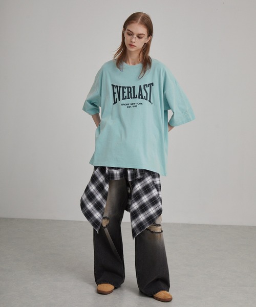 EVERLAST(スポーツ・ライフスタイル)(エバーラスト)の「EVERLAST/エバーラスト 別注 ヴィンテージ ピグメント加工 ブランドロゴ刺繍 クルーネック半袖Tシャツ(Tシャツ/カットソー・メンズ・オフホワイト/ライトブルー/ブラック・L/M)」の21枚目の写真