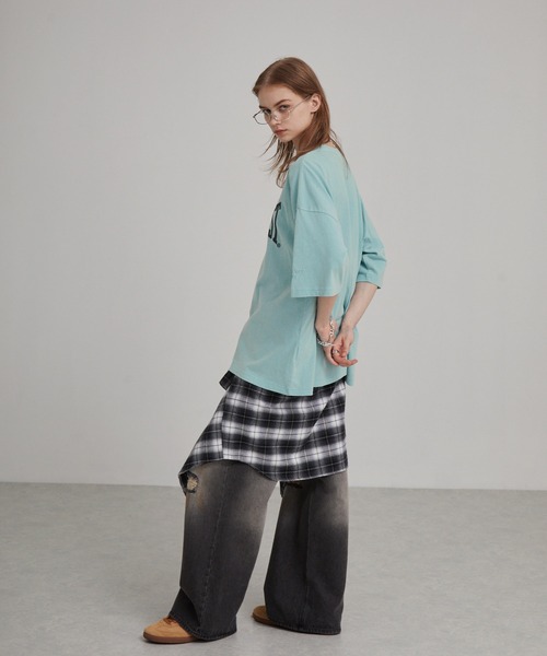 EVERLAST(スポーツ・ライフスタイル)(エバーラスト)の「EVERLAST/エバーラスト 別注 ヴィンテージ ピグメント加工 ブランドロゴ刺繍 クルーネック半袖Tシャツ(Tシャツ/カットソー・メンズ・オフホワイト/ライトブルー/ブラック・L/M)」の22枚目の写真