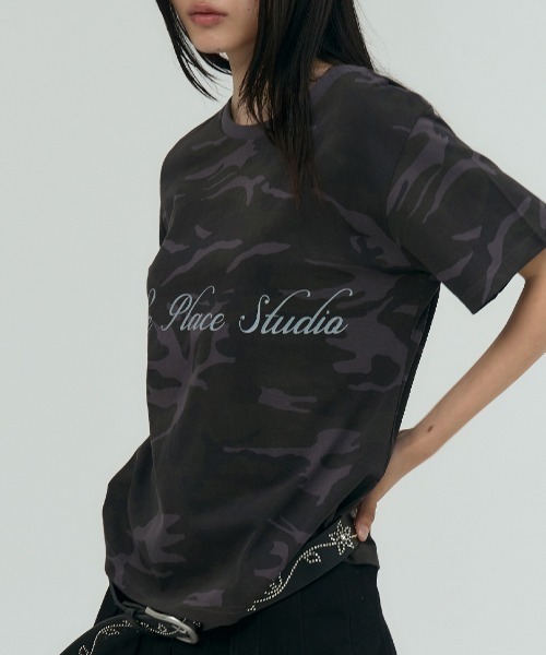 tシャツ A'GEM/9 × .kom 「PLACE STUDIO/プレイススタジオ」 Camo Soft the Place Lettering L A'GEM/9 × .kom 『PLACE STUDIO/プレイススタジオ』 Camo Soft