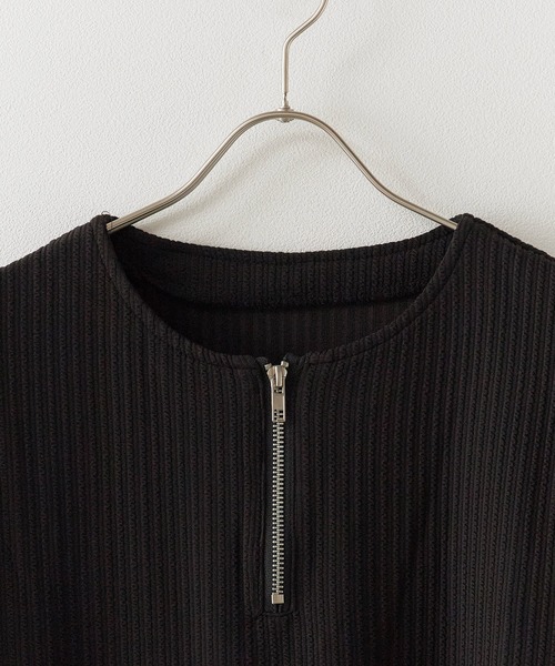 Theater code(シアターコード)の「Ribbed knit half-zip top / リブ編みニット ハーフジップトップス 2026年春夏(Tシャツ/カットソー・メンズ・ホワイト/アイボリー/ブラック・L/M)」の8枚目の写真