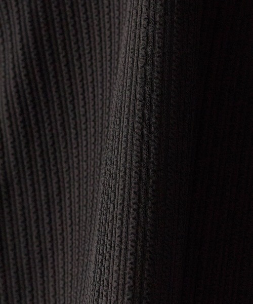 Theater code(シアターコード)の「Ribbed knit half-zip top / リブ編みニット ハーフジップトップス 2026年春夏(Tシャツ/カットソー・メンズ・ホワイト/アイボリー/ブラック・L/M)」の7枚目の写真