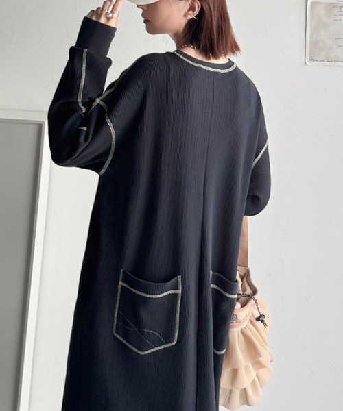 Java(ジャバ)の「【9月上旬再入荷!予約受付中】《JaVaジャバコラボ》後姿が可愛い◎配色ステッチワッフルロングワンピース(長袖)(ワンピース・レディース・ネイビー/モカ/ブラック/ブラウン・X-LARGE/SMALL/MEDIUM/LARGE)」の4枚目の写真