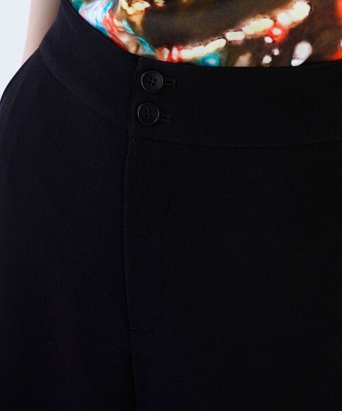 agnes b.（アニエスベー）の「ブラック トリアセテート クレープ パンツ "Tyra"（その他パンツ・レディース・ブラック・38/36）」の6枚目の写真