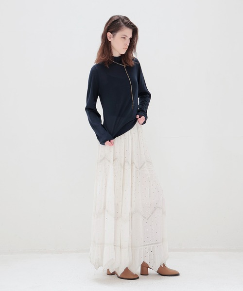 DRESSLAVE(ドレスレイブ)の「18G soft sheer mockneck pull(18ゲージソフトシアーモックネックプルオーバー)(ニット/セーター・レディース・ホワイト/オレンジ/ネイビー・38)」の13枚目の写真