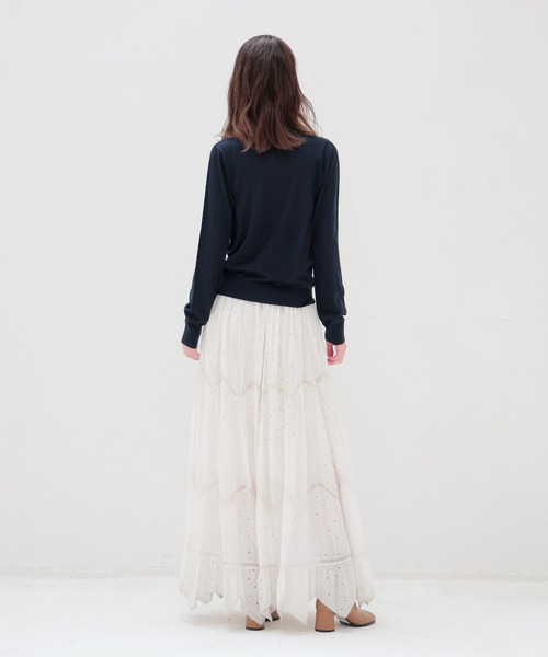 DRESSLAVE(ドレスレイブ)の「18G soft sheer mockneck pull(18ゲージソフトシアーモックネックプルオーバー)(ニット/セーター・レディース・ホワイト/オレンジ/ネイビー・38)」の12枚目の写真