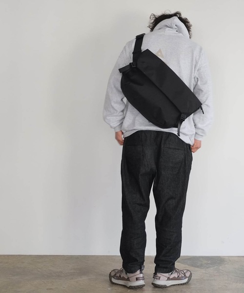 NoiR/ノアール(ノアール)の「EM:NoiR ノアール Compass messenger/コンパスメッセンジャー バッグ(メッセンジャーバッグ・メンズ・ブラック/ブラック系その他・FREE)」の2枚目の写真