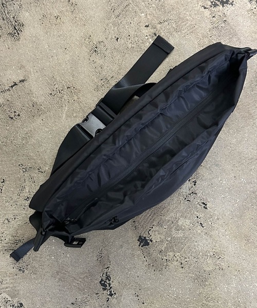 NoiR/ノアール(ノアール)の「EM:NoiR ノアール Compass messenger/コンパスメッセンジャー バッグ(メッセンジャーバッグ・メンズ・ブラック/ブラック系その他・FREE)」の4枚目の写真
